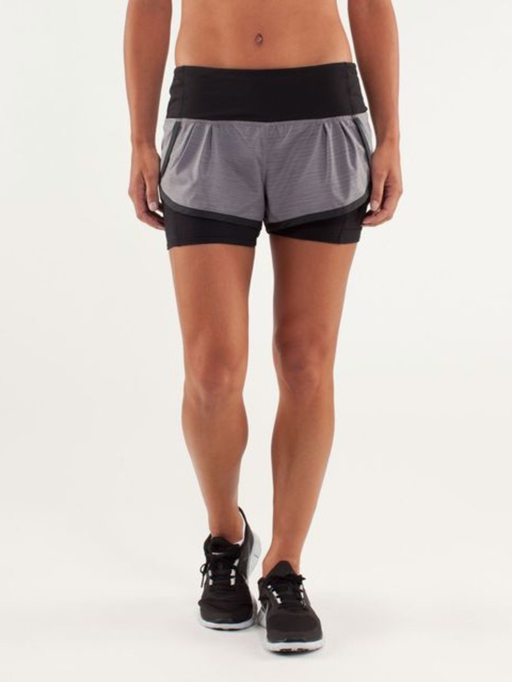 Lululemon Run: Speed Squad Short Gray / Black size 6